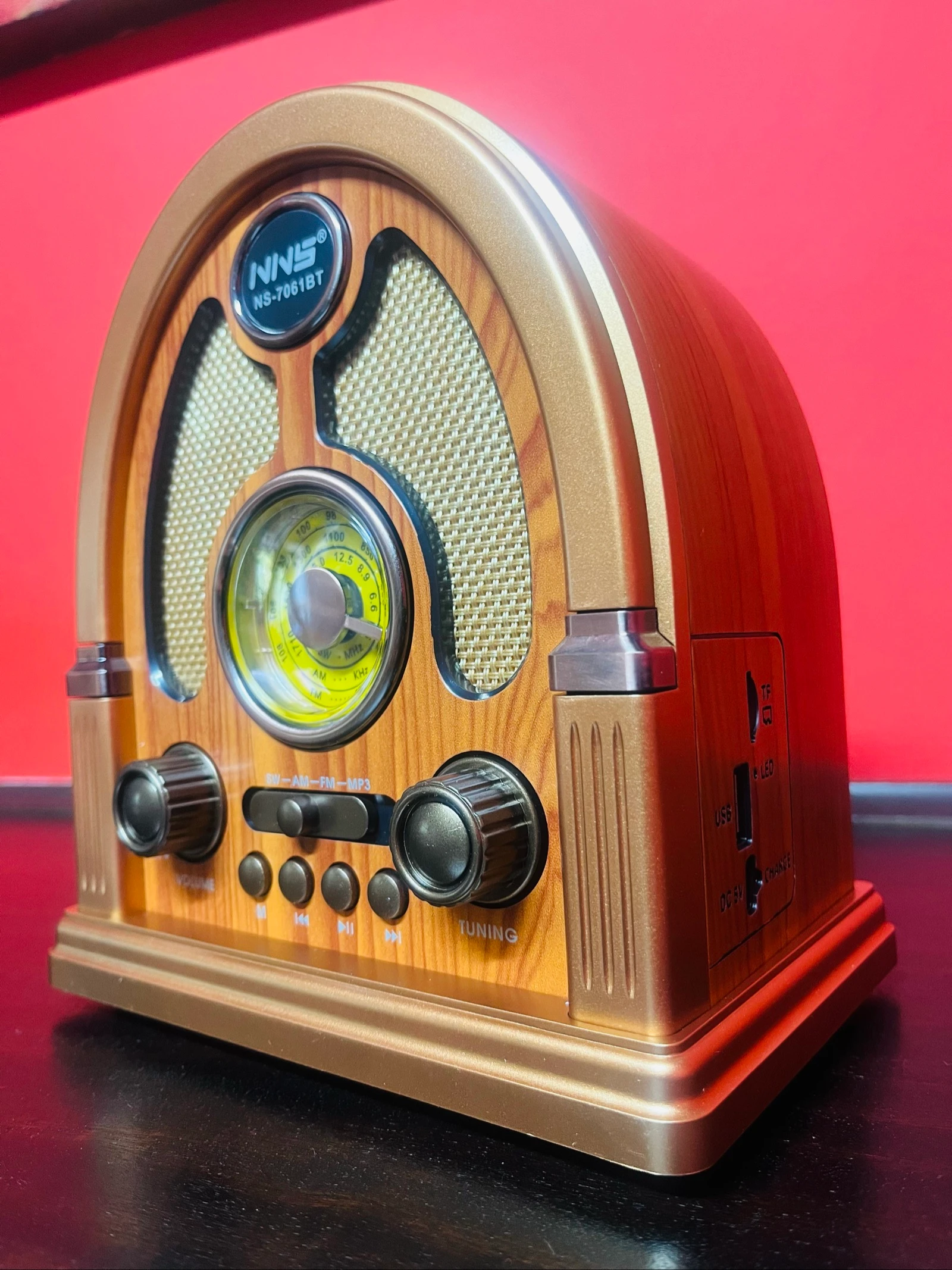 Rádio imitar retro vintage a pilhas e bateria